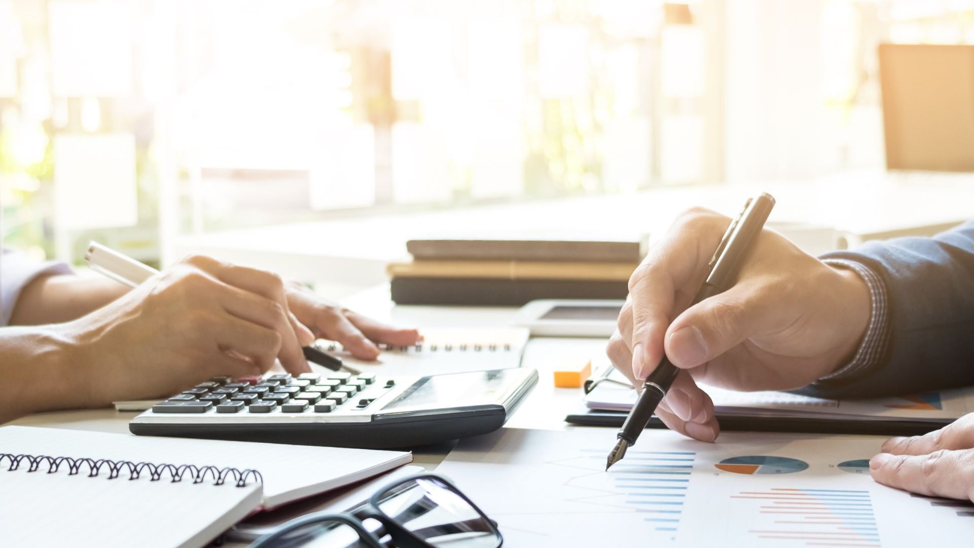 Výber právnej formy podnikania v roku 2026: živnosť vs. s. r. o.